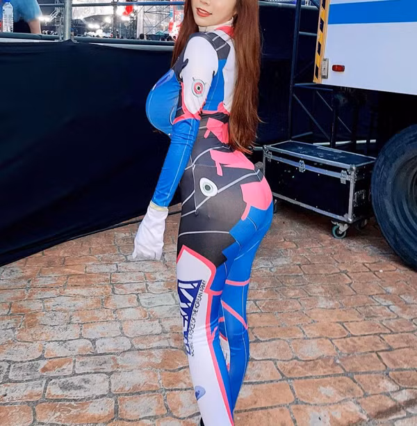 Vậy nhưng, chính cách phối đồ thiếu tinh tế khiến chúng bị chê phản cảm, không phù hợp để xuất hiện ở chốn đông người. Ảnh: Internet.