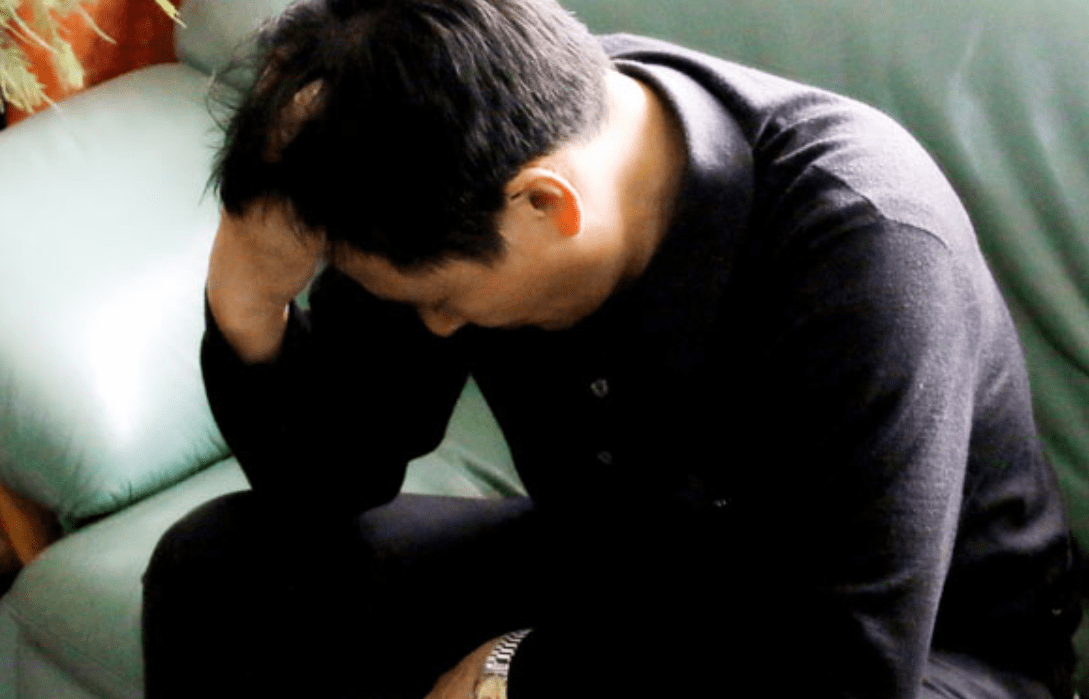 Suy giảm chức năng tình dục. Viêm tuyến tiền liệt sẽ dẫn tới suy giảm chức năng nam giới. Chẳng hạn, nam giới sẽ xuất hiện tình trạng không ham muốn, xuất tinh sớm gây ảnh hưởng đến tâm lý lẫn chất lượng sinh hoạt chăn gối của cặp đôi.