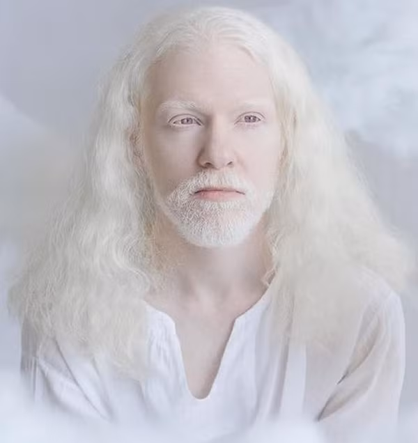 Được biết, tất cả các bức ảnh đều được Yulia chụp bằng tông màu trắng và không có màu bổ sung. Tuy nhiên, những bức ảnh vẫn mang nhiều sắc thái, chinh phục người chiêm ngưỡng.