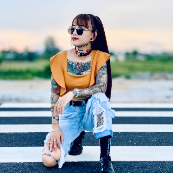 Trên trang cá nhân, Thiên Hương không ngại khoe những hình xăm độc đáo của bản thân.