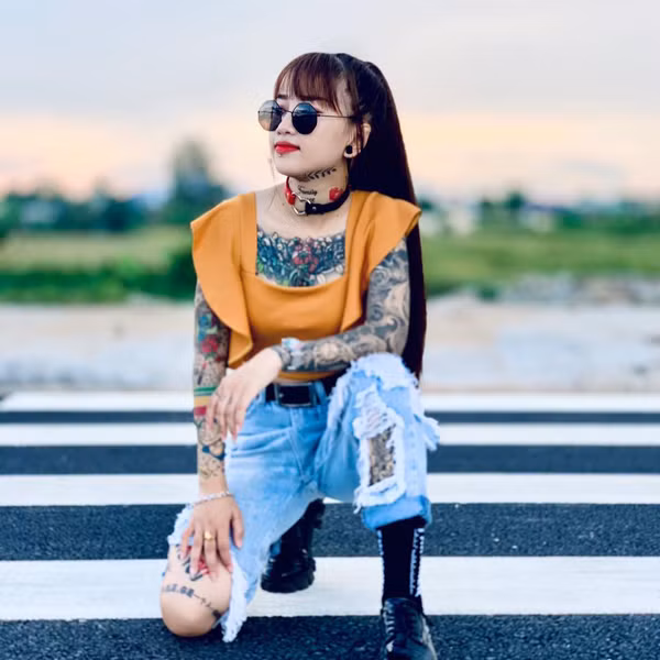 Trên trang cá nhân, Thiên Hương không ngại khoe những hình xăm độc đáo của bản thân.