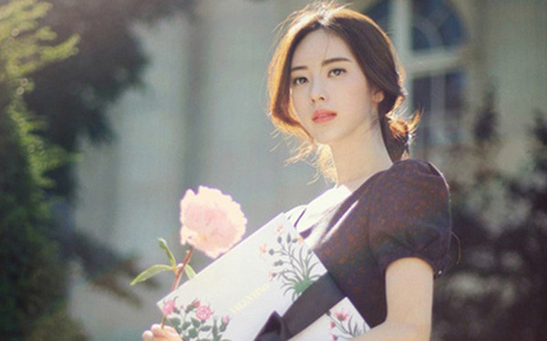 Kiểu phụ nữ độc lập về tài chính. Lý do đàn ông trung niên thích tuýp người này rất đơn giản. Khi còn trẻ, họ luôn thích nói với phụ nữ câu “anh nuôi em”. Đến lúc thực sự bước vào hôn nhân, họ nhận thấy điều này không thực sự đơn giản.