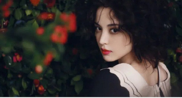 Xu hướng này bắt nguồn từ thời gian sống mỗi người trải qua. Thông thường, đàn ông trung niên đều chứng kiến những xáo trộn trong cuộc sống. Những cô nàng nhí nhảnh chỉ khiến họ cảm thấy rối bời thêm. Ngược lại, phụ nữ trầm ổn giúp họ cảm nhận được sự chu đáo, ấm áp trong lòng.