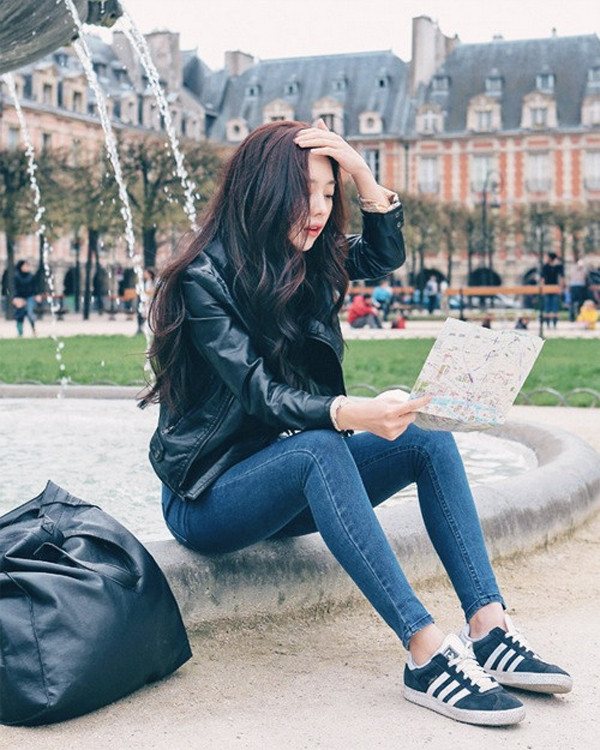 Vết sạm đen hình thành do trọng lượng cơ thể. So với người nhẹ cân, vết sạm đen trên hông người có cân nặng quá khổ sẽ đậm hơn. Điều này là do cullulite dưới da phân bổ không đều, khiến da trở nên sần sùi thâm đen.