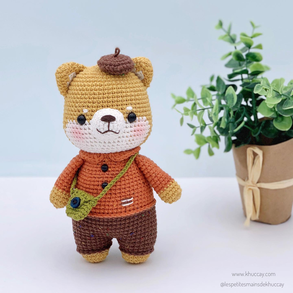 Tuổi Tuất không nên gây xích mích với cấp trên, họ sẽ làm khó dễ khiến bạn khó tìm ra hướng giải quyết. Tài lộc lên cao, con giáp bất ngờ có khoản lợi lộc lớn đổ về tài khoản.