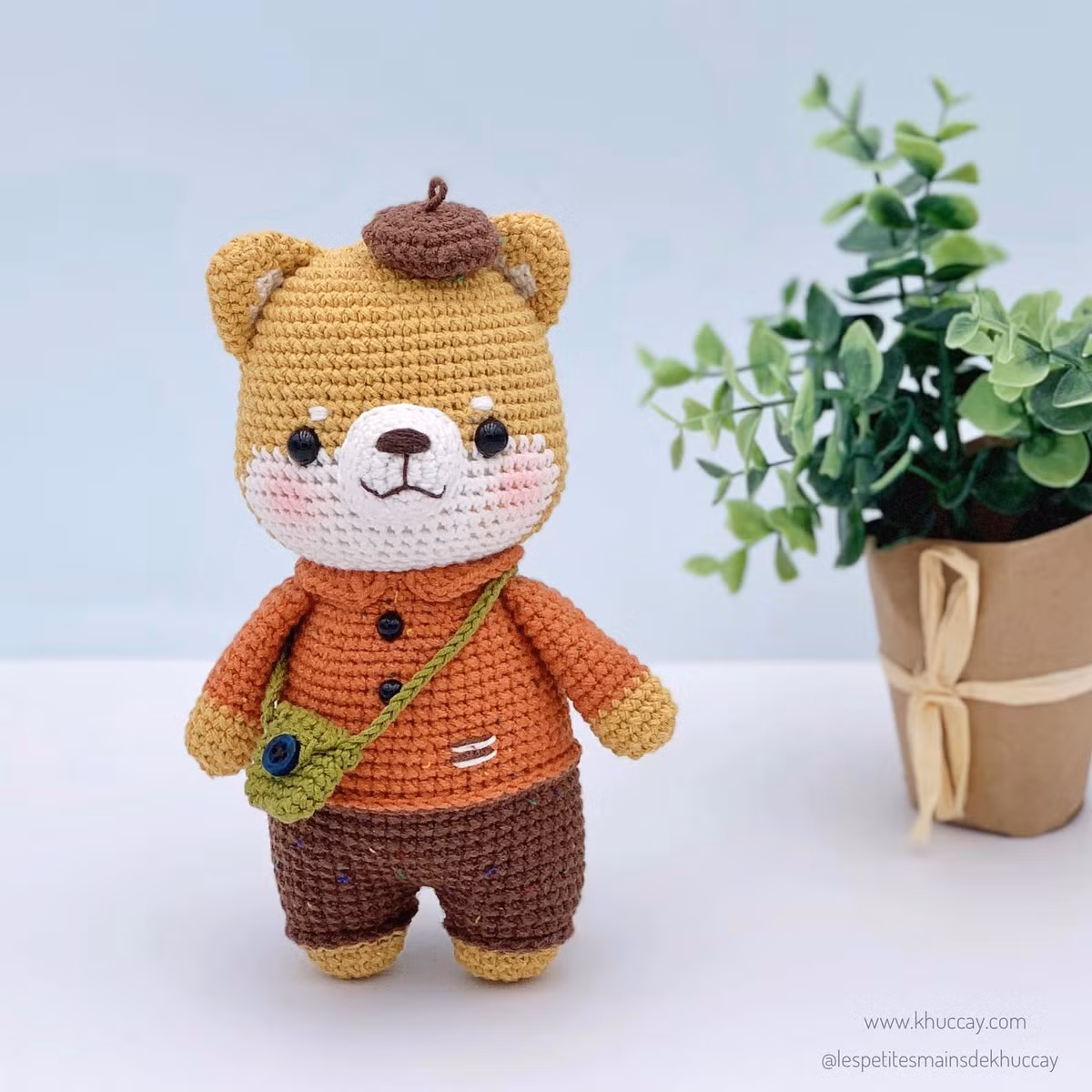 Tuổi Tuất không nên gây xích mích với cấp trên, họ sẽ làm khó dễ khiến bạn khó tìm ra hướng giải quyết. Tài lộc lên cao, con giáp bất ngờ có khoản lợi lộc lớn đổ về tài khoản.