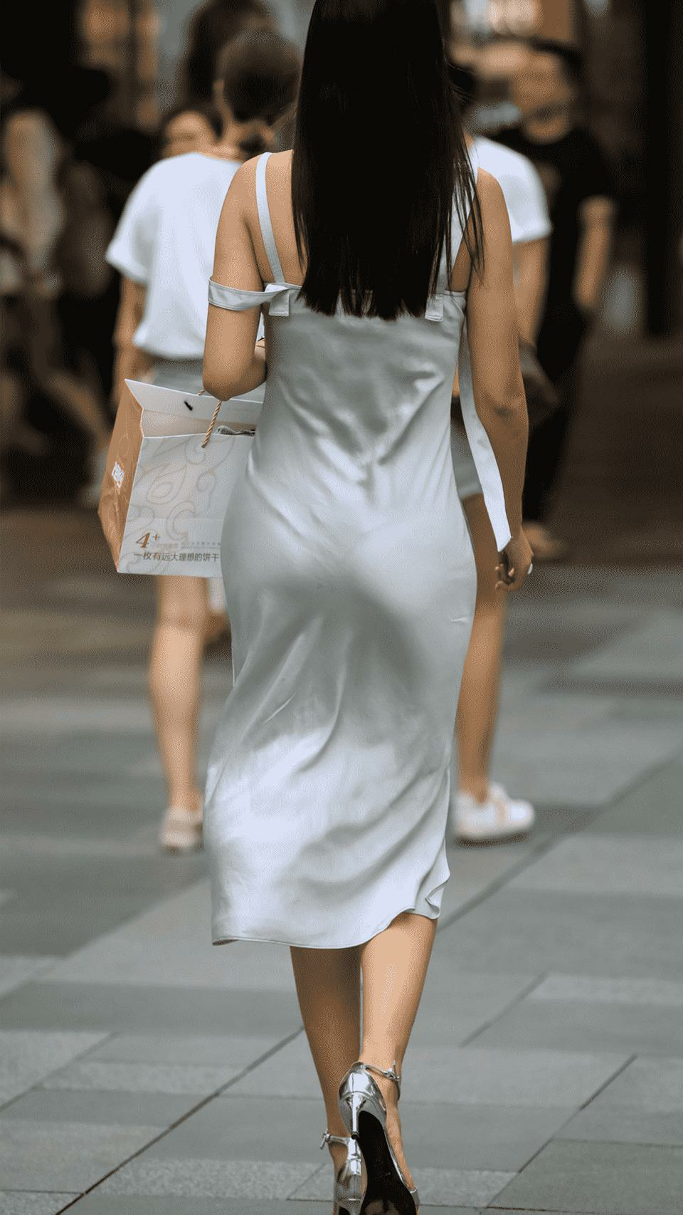 Trong số đó, có người lộ nguyên vùng cấm địa. Có người lộ vết hằn nội y, mà trường hợp nào thì khổ chủ cũng chỉ muốn quên đi.