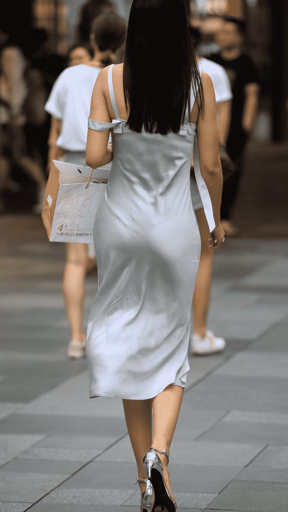 Trong số đó, có người lộ nguyên vùng cấm địa. Có người lộ vết hằn nội y, mà trường hợp nào thì khổ chủ cũng chỉ muốn quên đi.