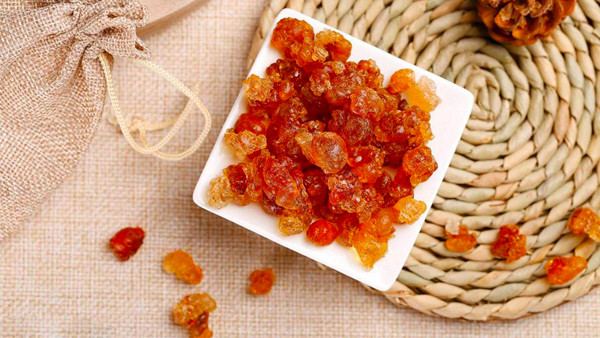 Trái cây, rau quả, thịt cá cũng có thể khiến con người nạp vi nhựa. Đặc biệt, cá đại dương được chứng minh chứa rất nhiều hạt nhựa nhỏ. Bằng cách này, vi nhựa sẽ xuất hiện trên bàn ăn của chúng ta.