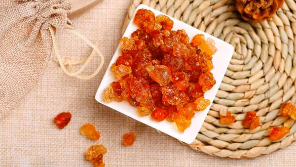 Trái cây, rau quả, thịt cá cũng có thể khiến con người nạp vi nhựa. Đặc biệt, cá đại dương được chứng minh chứa rất nhiều hạt nhựa nhỏ. Bằng cách này, vi nhựa sẽ xuất hiện trên bàn ăn của chúng ta.