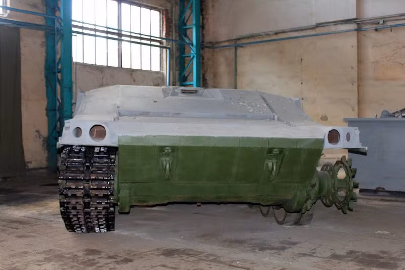 Ví dụ, các kỹ sư không nghĩ gì về sự phức tạp của việc lắp đặt động cơ và các cơ chế khác liên quan tới vũ khí cũng như hệ thống giám sát.