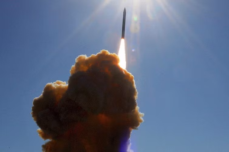 Tên lửa phòng thủ S-400 chỉ có thể bắn hạ mục tiêu với tốc độ tối đa là 5km/s, trong khi đó tốc độ của Minuteman III của Mỹ lại có thể bay tới 7km/s. Chính vì thế tên lửa Minuteman III của Mỹ được đánh giá là khắc tinh của các hệ thống đánh chặn bao gồm cả hệ thống đánh chặn đang trực chiến mới nhất S-400 và cả S-500 sau này của Nga.