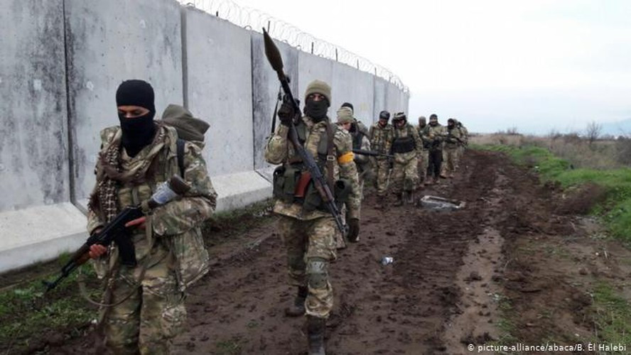 Nguồn tin cũng tuyên bố rằng hàng trăm lính đánh thuê, bao gồm cả người Syria đã được gửi đến Libya bởi Nga, với số lượng ước tính từ 800 đến 2.500.