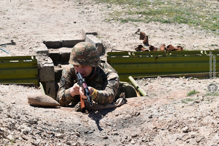 Nga sẽ phải đặc biệt đề phòng sự can thiệp của Thổ Nhĩ Kỳ, khi Ankara đã công khai ủng hộ Azerbaijan và sẵn sàng cung cấp hỗ trợ quân sự cho quốc gia Hồi giáo trên.