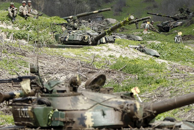 Mặc dù đã có thỏa thuận ngừng bắn và khu phi quân sự được thiết lập, nhưng giữa Armenia và Azerbaijan thỉnh thoảng lại bùng phát xung đột, đe dọa phát triển thành chiến tranh toàn diện, điều này khiến Nga cảm thấy rất khó xử.