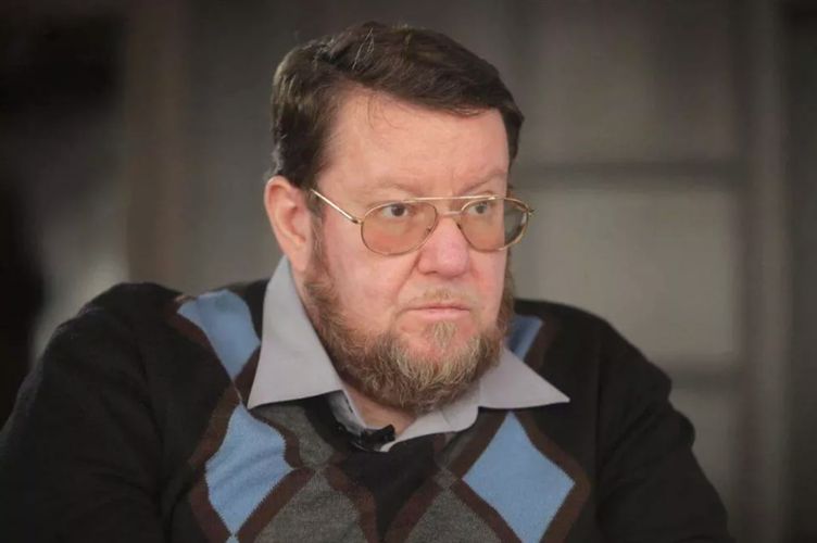 Ý kiến này được chia sẻ bởi nhà khoa học chính trị nổi tiếng người Nga - ông Yevgeny Satanovsky, vị chuyên gia lưu ý rằng cả hai kịch bản, đều không thuận cho Liên bang Nga.