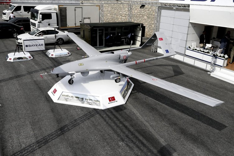 Bất chấp những cảnh báo gửi tới Ankara về việc không can thiệp vào cuộc xung đột giữa Armenia và Azerbaijan, Thổ Nhĩ Kỳ bắt đầu chuyển máy bay không người lái tấn công (UCAV) sang một trong những căn cứ không quân của quân đội Azerbaijan.