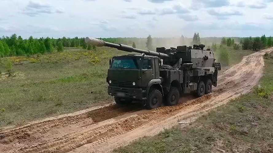 Có lẽ nhận thấy nhược điểm này mà tới tháng 9/2019, Nga đã giới thiệu ý tưởng phiên bản bánh lốp của pháo tự hành bánh xích 2S19 Msta-S 152 mm.