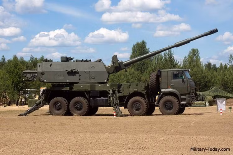 Hồi cuối năm 2017, Nga đã chính thức giới thiệu phiên bản bánh lốp của pháo tự hành bánh xích tiên tiên 2S35 Koalitsiya-SV với mã định danh Koalitsiya-SV-KSh, được đặt trên khung gầm xe tải KamAZ 6560 8x8.