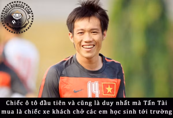 Nhiều người hâm mộ tỏ ra tiếc nuối trước sự ra đi của đội trưởng Tấn Tài, người đã nhiều năm cống hiến cho ĐT Việt Nam và là một cầu thủ giản dị khá mẫu mực.