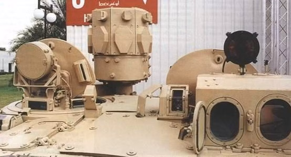 Arena-M APS được thiết kế để đánh chặn tên lửa và các loại đạn chống tăng khác ở khu vực xung quanh xe tăng bằng cách phóng đạn đánh chặn tiêu diệt mối đe dọa, hệ thống bao gồm các trạm radar giám sát không gian xung quanh chiếc MBT.