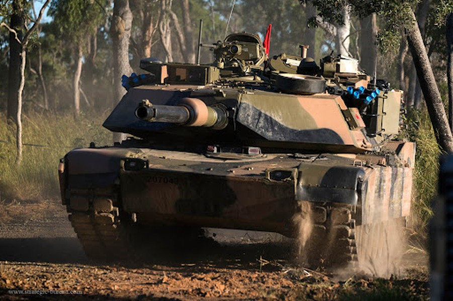 Điều đáng chú ý ở chỗ tổng số xe M1A1 Abrams của Australia là 59 chiếc, được mua từ Quân đội Mỹ vào năm 2006, do vậy việc chỉ chuyển giao 49 chiếc rõ ràng có liên quan đến việc một phần sẽ được chuyển đổi thành phương tiện kỹ thuật.