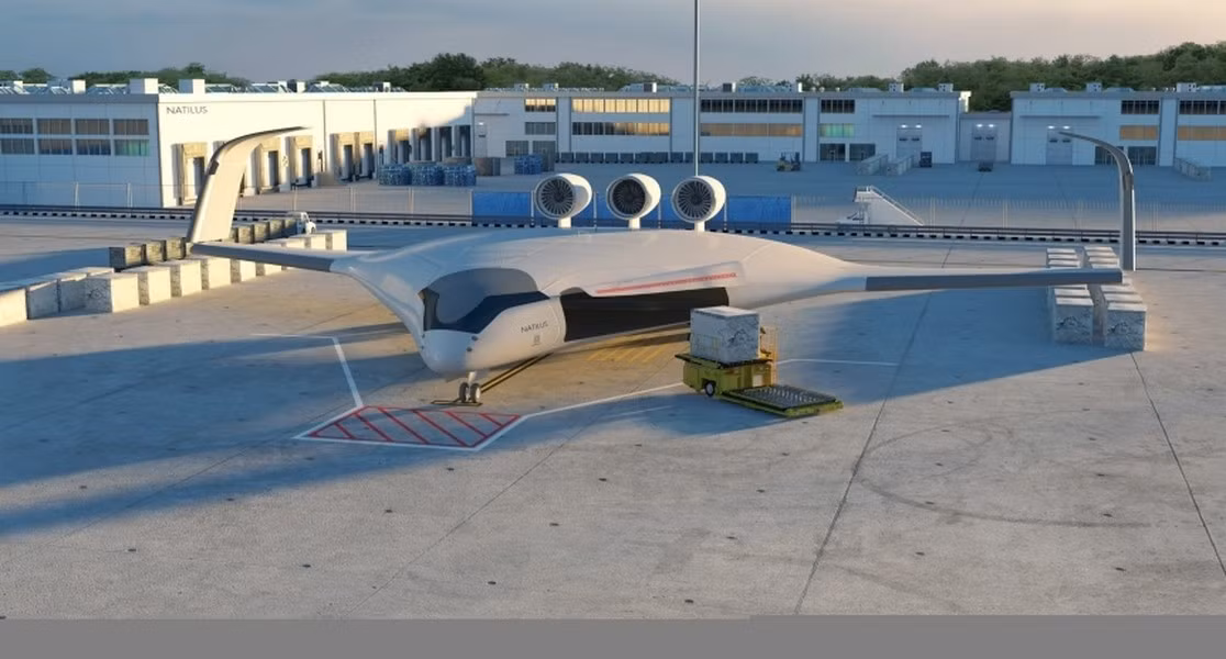 "Rõ ràng điều kiện chuỗi đảo chật hẹp không thể cho phép triển khai máy bay vận tải hạng nặng C-17 hay thậm chí C-130 hạng trung truyền thống ở đó", Chuẩn tướng Upton nói rõ.