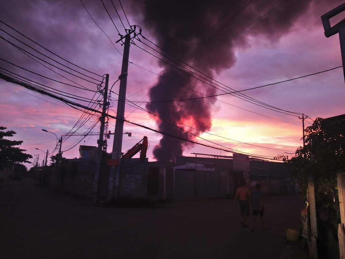 Theo chỉ huy Cảnh sát PCCC quận 12, nhận định tình hình đám cháy diễn biến phức tạp, trung tâm chỉ huy đã điều động thêm PCCC quận Tân Phú, Gò Vấp với hơn 131 cán bộ chiến sĩ đến hỗ trợ dập lửa và đám cháy được khống chế không lâu sau đó.