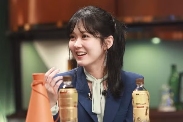 Jang Nara từng bị tẩy chay ở Đại lục vì phát ngôn cần tiền mới đến Trung Quốc. Những tưởng sự nghiệp kiều nữ Hàn vẫn lên như diều gặp gió thì sự cố xảy ra. Năm 2009, trả lời phỏng vấn truyền thông Hàn Quốc về lý do đến Trung Quốc đóng phim, Jang Nara đã nói về “tiền”. “Mỗi lần làm phim thiếu tiền, tôi luôn tới Trung Quốc làm việc”, cô nói. Tuyên bố này của Jang Nara gây ra làn sóng bất bình ở Đại lục. Khán giả cùng truyền thông phẫn nộ khi cho rằng người đẹp Hàn đến Trung Quốc chỉ để kiếm tiền.