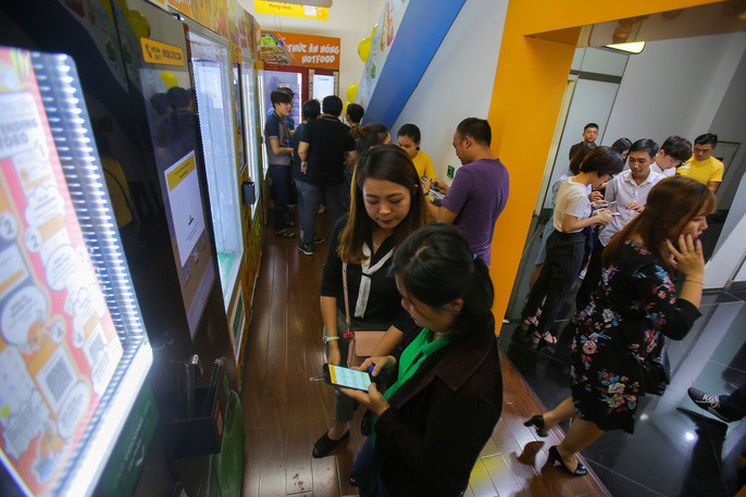 Nhân dịp chính thức ra mắt máy bán dừa tươi tự động lần đầu tiên tại Việt Nam, 10.000 trái dừa miễn phí sẽ tặng khách hàng từ ngày 24-5 đến ngày 6-6.