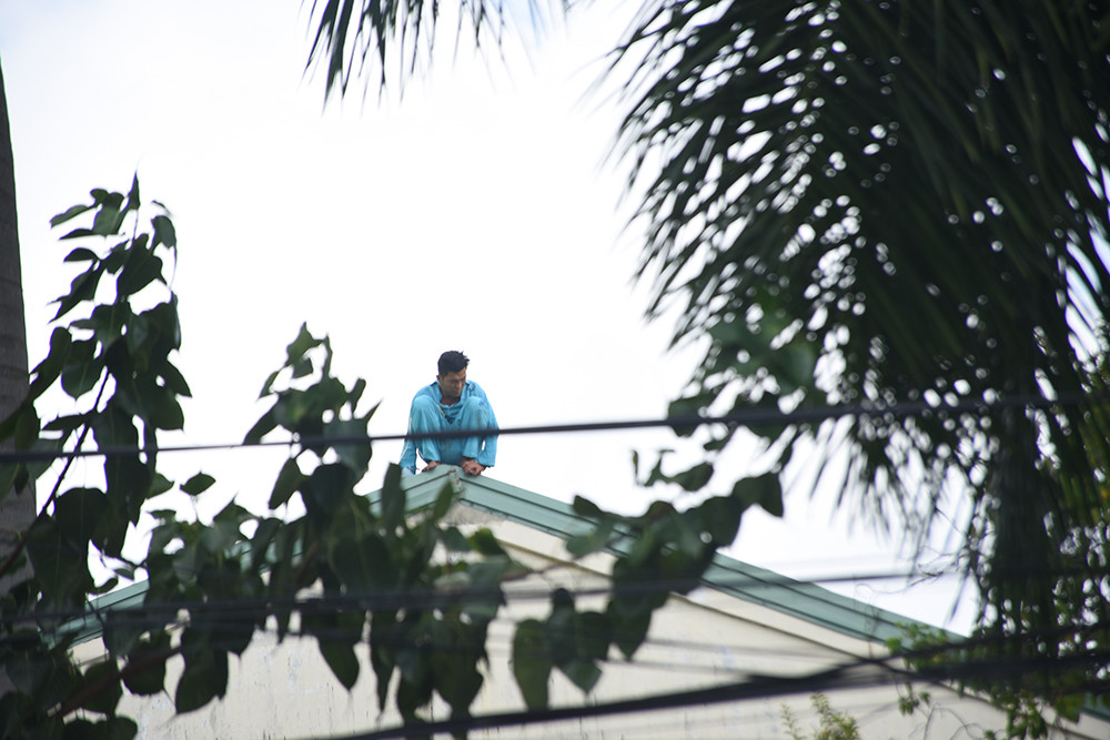 Tỉnh dậy thấy "của quý" bị cắt, người đàn ông leo lên nóc bệnh viện la hét Tinh day thay