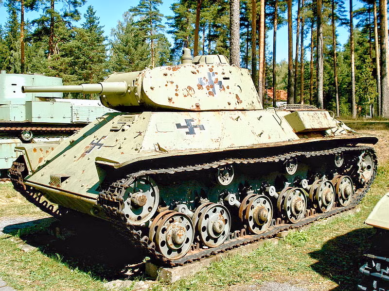 Xe tăng hạng nhẹ T-50 mà Phần Lan thu được từ Liên Xô.