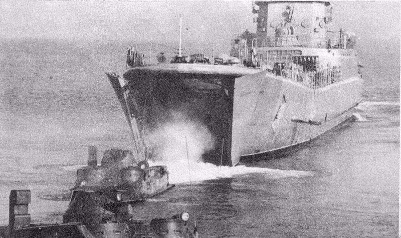 Tàu đổ bộ Project 771 có sức chở 6 xe chiến đấu bộ binh BMP-1/2 hoặc 6 xe bọc thép chở quân BTR-60PB, BTR-50 hoặc BTR-80 hoặc 5 xe tăng lội nước hạng nhẹ PT-76B và 300 chiến sĩ hải quân đánh bộ (ba đại đội).