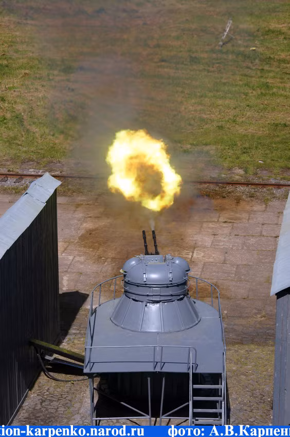 Tổ hợp pháo phòng không AK-230 được thiết kế làm nhiệm vụ chống máy bay, có trang bị radar dẫn bắn. Tổ hợp trang bị 2 pháo NN-30 30mm làm mát bằng nước cho tốc độ bắn tổng hợp đến 1.000 phát/phút, tầm bắn tối đa 6,7km nhưng hiệu quả với mục tiêu trên không chỉ từ 2,5-4km.