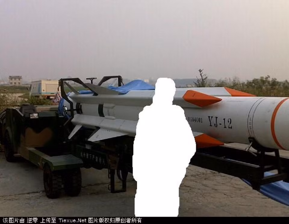 Ngoài việc được triển khai bằng máy bay ném bom H-6, tên lửa YJ-12 được cho là có khả năng bắn từ máy bay ném bom chiến thuật JF-17, tiêm kích đa năng Su-30MKK/MK2 và J-16.