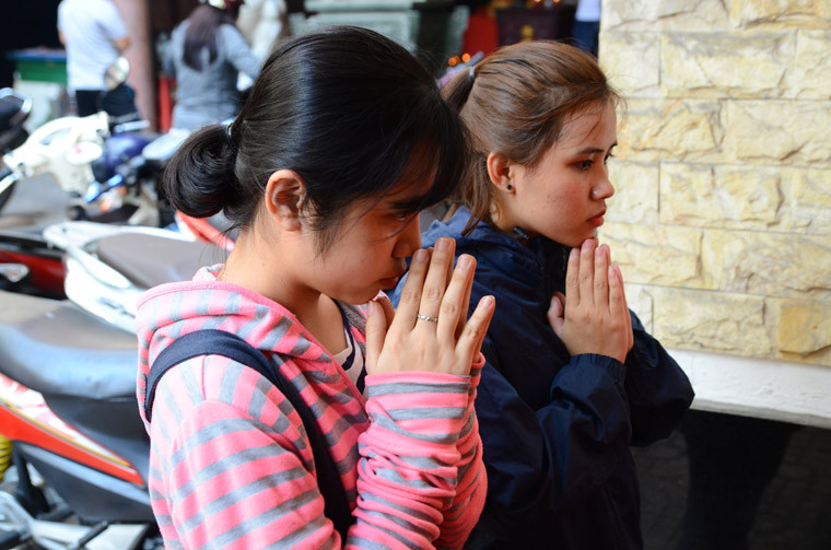 Máy xin xăm lần đầu tiên xuất hiện thu hút sự quan tâm của nhiều người, nhất là giới trẻ.