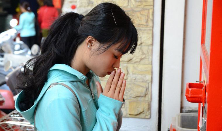 Thành khẩn cầu nguyện...