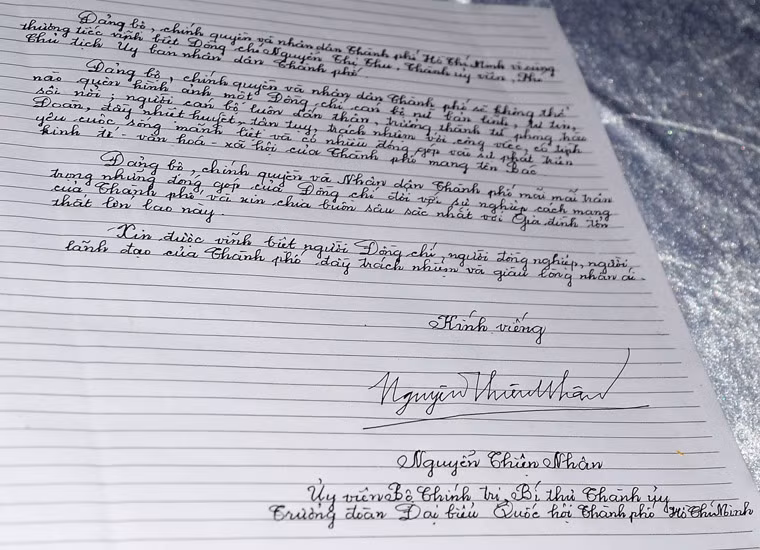 Bí thư Nguyễn Thiện Nhân khẳng định, Đảng bộ, Chính quyền và nhân dân TP mãi mãi trân trọng những đóng góp đầy nhiệt huyết, tận tụy, trách nhiệm của đồng chí Nguyễn Thị Thu đối với sự nghiệp cách mạng của TP.