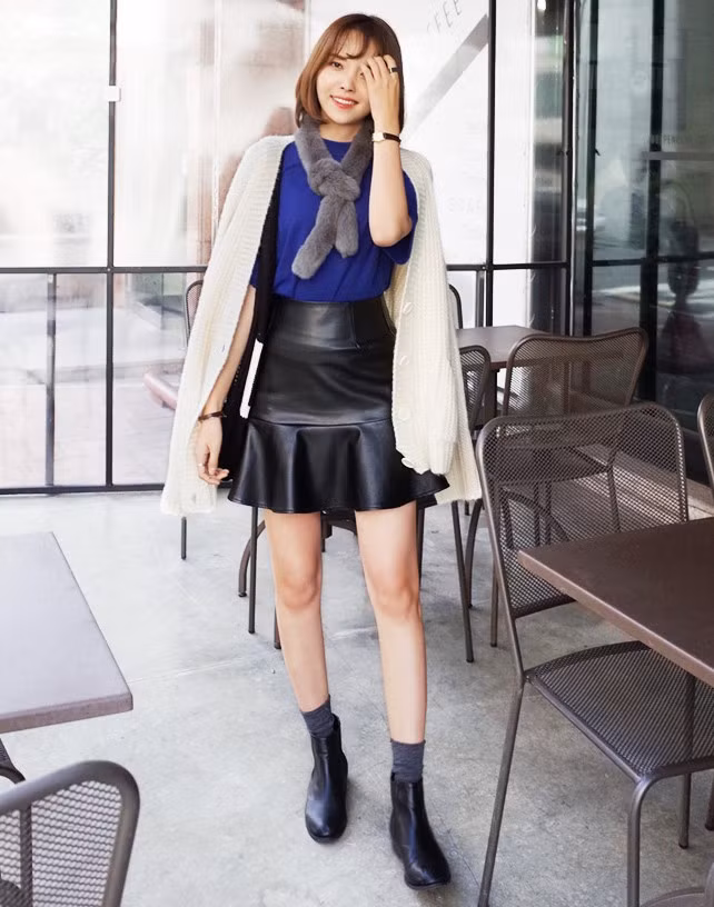 Bạn có thể mix chúng kèm váy ngắn hoặc quần jeans đều phù hợp. 