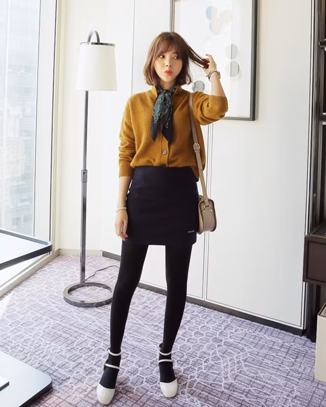 Các kiểu cardigan vintage cũng lên ngôi nhờ kiểu dáng đơn giản và màu sắc ấn tượng. Đặc biệt tông vàng nâu được coi là xu hướng năm nay giúp cardigan không còn nhàm chán.