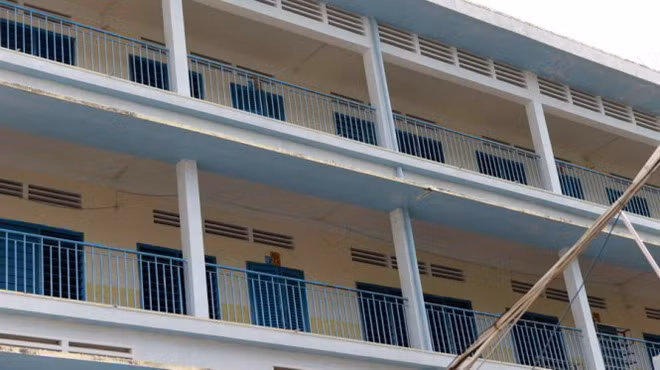 Bi me mang truoc mat ban, nam sinh lop 9 nhay lau tu tu-Hinh-2