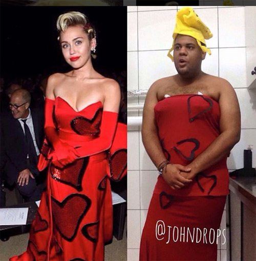 Từ Heidi Klum, Beyonce cho tới bà bầu Kim Kardashian... đều bị chàng mập xứ samba đưa ra làm trò giải trí. Joan thích đùa cợt các ngôi sao có gu thời trang sexy, táo bạo. Anh ta dùng đủ mọi vật dụng như giấy vệ sinh, nồi niêu xoong chảo, bát, ga trải giường, băng dính... để làm trang phục và phụ kiện. Khả năng biến hóa với những món đồ thông dụng cộng thêm biểu cảm "khó đỡ" của Joan Paulo khiến nhiều người không khỏi bật cười thích thú. ảnh: Cô nàng Miley Cyrus cũng bị lọt vào "tầm ngắm"