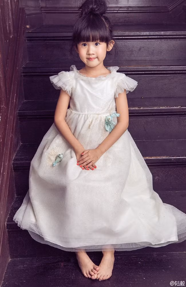 Bối Nhi hiện đang là siêu mẫu nhí đắt show nhất Trung Quốc. 