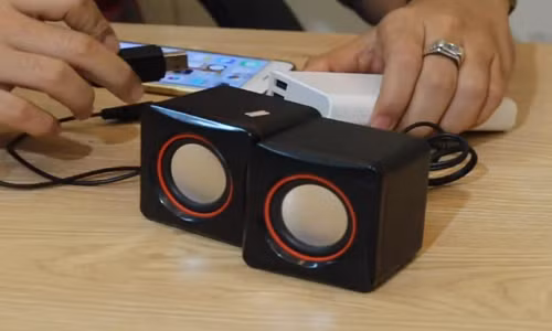 Thiết bị giúp biến loa thường thành loa không dây.