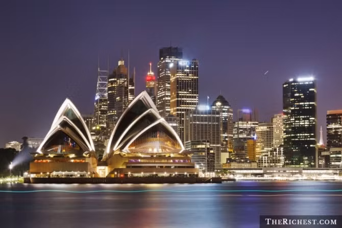 Melbourne, Australia: Thành phố Melbourne đem lại cho những chàng trai một kỳ nghỉ thú vị, đầy những chuyến phiêu lưu và các hoạt động mạo hiểm hấp dẫn. Đặc biệt, đây là điểm giao thoa văn hóa, với nhiều người đến từ khắp nơi trên thế giới, nên họ sống rất cởi mở, thân thiện. Đặc biệt, bạn có thể tìm thấy nhiều điểm giải trí mở cửa suốt đêm, hợp với những người trẻ “thừa năng lượng”.