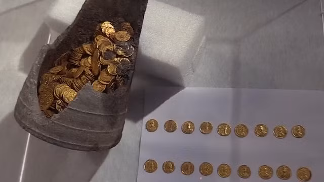 Do tìm thấy kho báu tiền vàng cổ nên việc xây dựng tòa chung cư tạm dừng để các nhà khảo cổ tiến hành thêm các cuộc khai quật nhằm tránh bỏ lỡ những phám khá quan trọng. Ảnh: nine.com.au.