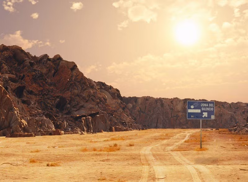 Trong đó, tại Vùng im lặng bí ẩn này, tín hiệu vô tuyến hoàn toàn không hoạt động như bình thường. Ảnh: amusingplanet.