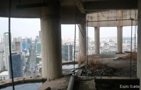 Sathorn Unique là một trong số hơn chục công trình chưa thể hoàn thành ở Bangkok dù các cuộc đàm phán và nỗ lực tái cấp vốn của con trai Rangsan là Pansit Torsuwan đã được thực hiện. Theo các chuyên gia, việc hoàn thiện công trình Sathorn Unique cần một khoản vốn lớn và việc huy động vốn không hề dễ dàng.