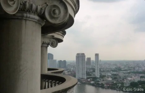 Năm 1997, việc xây dựng "tháp ma" Sathorn Unique bị dừng lại khi xảy ra cuộc khủng hoảng tài chính châu Á. Vào thời điểm ấy, công trình hoàn thành khoảng 80%. Các công ty tài chính từng tài trợ cho dự án đồ sộ này đã phá sản trong cuộc khủng hoảng tài chính.