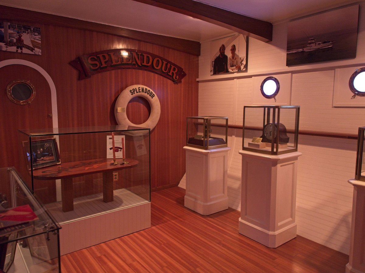 Tại hơn 30 căn phòng trong Bảo tàng Ma ám, du khách có thể ngắm nhìn chiếc xe "Death Van" của tiến sĩ Jack Kevorkian, các mảnh xương của Charles Manson, các hiện thật tạo cảm hứng cho phim "The Conjuring 3", búp bê Peggy hay chiếc hộp Dybbuk bí ẩn.